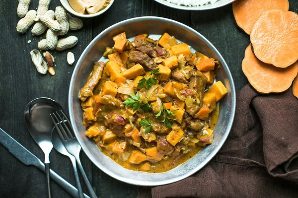 What are the best practices for setting up a campfire in a UK forest?