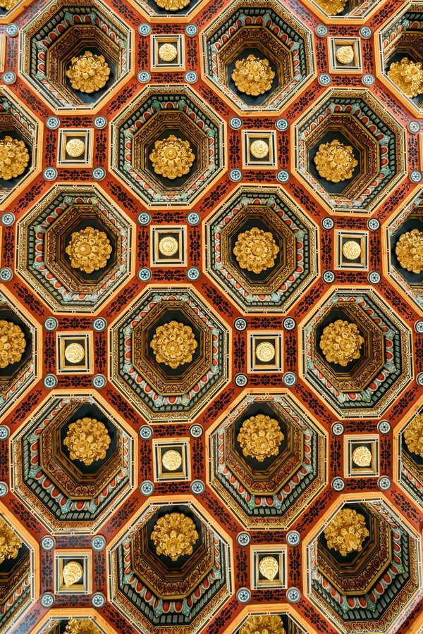 How can you find a UK cruise that includes a tour of historic British castles?