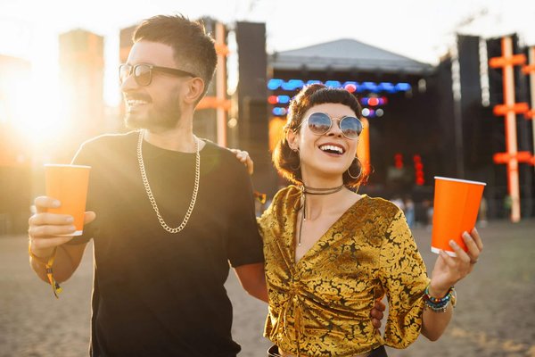 What features should a holiday rental in Edinburgh have for attending the Fringe Festival?